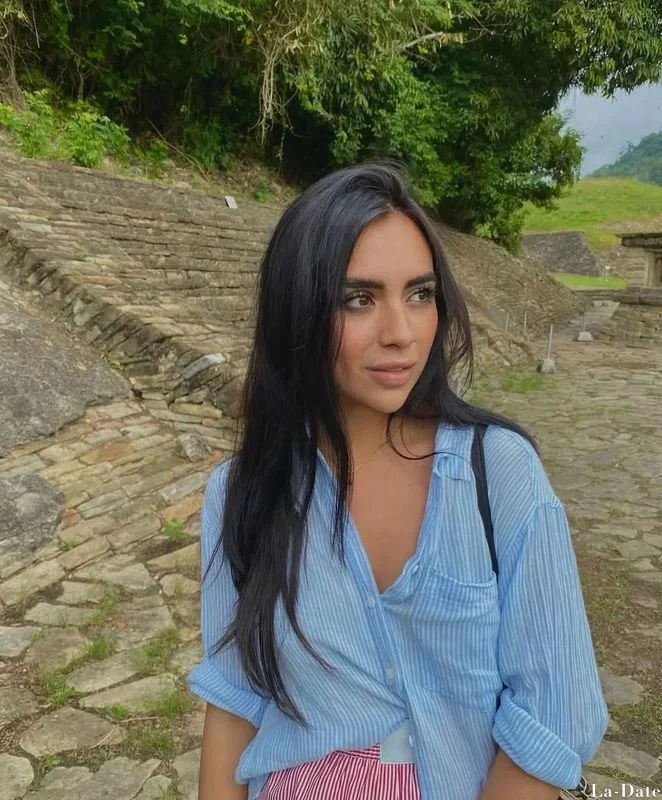 Reyna Maria Fernanda, 26