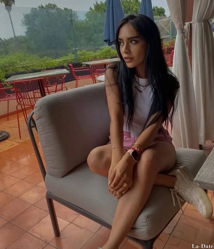 Reyna Maria Fernanda, 26