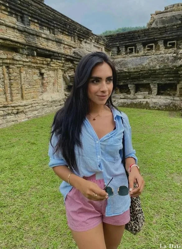 Reyna Maria Fernanda, 26