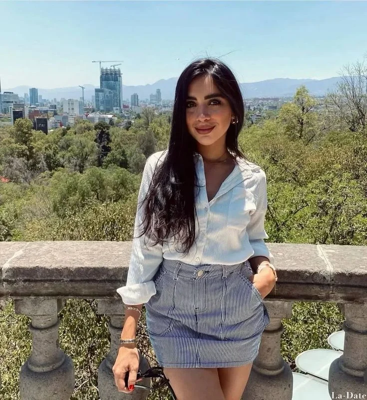 Reyna Maria Fernanda, 26