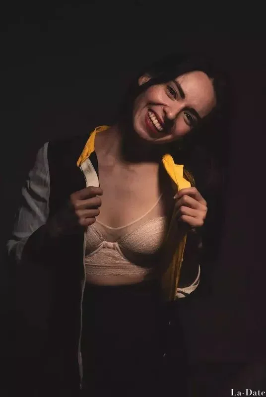 Gabriela Nathaly, 33