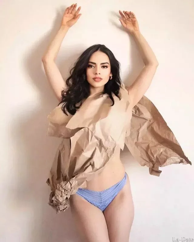 Gabriela Nathaly, 33