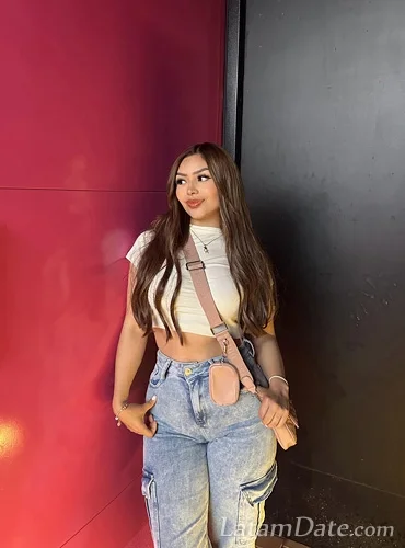 Camila, 23